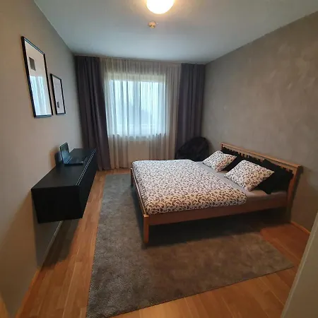 Moderna * دونوفالي